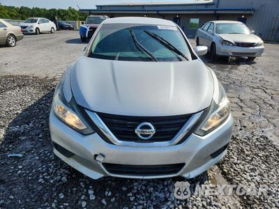 Piąte zdjęcie samochodu w środku: 2017 NISSAN ALTIMA 2.5 S VIN:1N4AL3AP4HN330902 - miniatura