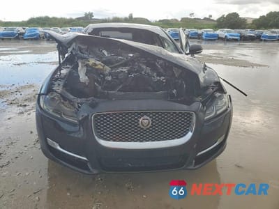 Piąte zdjęcie samochodu w środku: 2018 JAGUAR XJ R - SPORT VIN:SAJWA1C71J8W13691 - miniatura