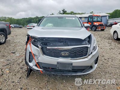 Piąte zdjęcie samochodu w środku: 2019 KIA SORENTO LX VIN:5XYPG4A31KG503611 - miniatura
