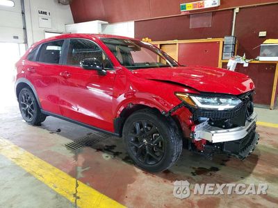 Czwarte zdjęcie samochodu z boku: 2025 HONDA HR-V SPORT VIN:3CZRZ2H52SM710259 - miniatura