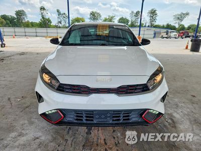 Piąte zdjęcie samochodu w środku: 2024 KIA FORTE GT LINE VIN:3KPF54AD3RE772968 - miniatura