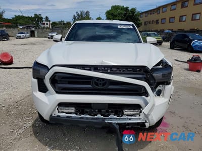 Piąte zdjęcie samochodu w środku: 2026 TOYOTA TACOMA SR5 VIN:3TYKB5FN1TT041858 - miniatura