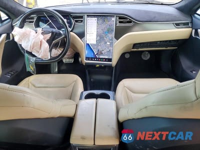 Zdjęcie 8 z 13 samochodu: 2015 TESLA MODEL S P90D VIN:5YJSA1V43FF100935 - miniatura