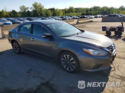 Czwarte zdjęcie samochodu z boku: 2017 NISSAN ALTIMA 2.5 SL VIN:1N4AL3AP1HC143970 - miniatura