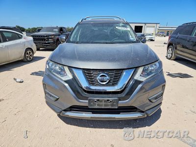 Piąte zdjęcie samochodu w środku: 2017 NISSAN ROGUE SV VIN:JN8AT2MT9HW132635 - miniatura