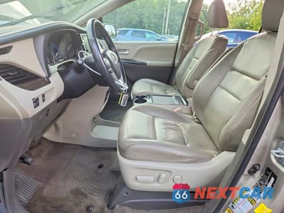 Zdjęcie 7 z 12 samochodu: 2017 TOYOTA SIENNA XLE 8-PASSENGER VIN:5TDYZ3DC3HS775321 - miniatura