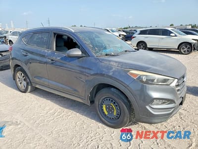 Czwarte zdjęcie samochodu z boku: 2017 HYUNDAI TUCSON SE VIN:KM8J33A44HU266166 - miniatura