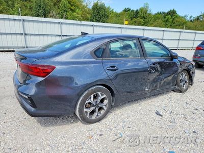 Trzecie zdjęcie samochodu z tyłu: 2019 KIA FORTE LXS VIN:3KPF24ADXKE131105 - miniatura