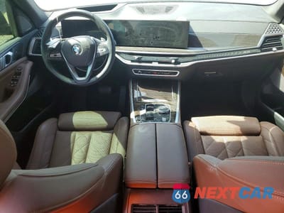 Zdjęcie 8 z 13 samochodu: 2025 BMW X5 XDRIVE50E VIN:5UX43EU04S9Z22865 - miniatura