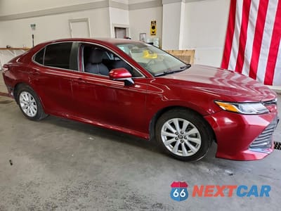 Czwarte zdjęcie samochodu z boku: 2019 TOYOTA CAMRY LE VIN:4T1B11HK0KU757487 - miniatura