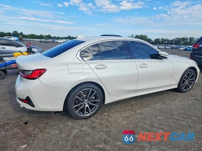 Trzecie zdjęcie samochodu z tyłu: 2021 BMW 3ER 330XI VIN:3MW5R7J02M8B63311 - miniatura