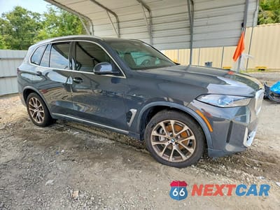 Czwarte zdjęcie samochodu z boku: 2024 BMW X5 XDRIVE40I VIN:5UX23EU01R9U01152 - miniatura