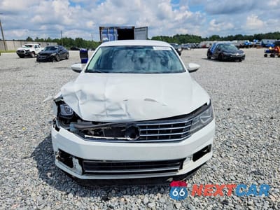 Piąte zdjęcie samochodu w środku: 2016 VOLKSWAGEN PASSAT S VIN:1VWAT7A36GC007747 - miniatura