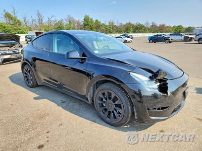 Czwarte zdjęcie samochodu z boku: 2023 TESLA MODEL Y VIN:7SAYGAEE2PF921269 - miniatura
