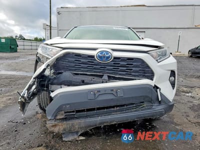 Piąte zdjęcie samochodu w środku: 2021 TOYOTA RAV4 XLE VIN:JTMRWRFV5MD120808 - miniatura