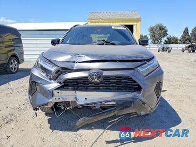 Piąte zdjęcie samochodu w środku: 2025 TOYOTA RAV4 SE VIN:JTM16RFV5SJ077177 - miniatura