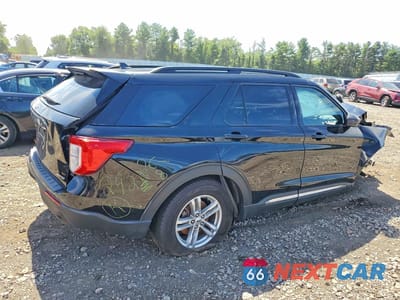 Trzecie zdjęcie samochodu z tyłu: 2021 FORD EXPLORER XLT VIN:1FMSK8DH3MGC22798 - miniatura