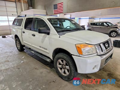 Czwarte zdjęcie samochodu z boku: 2013 NISSAN TITAN S VIN:1N6AA0EJ2DN303323 - miniatura