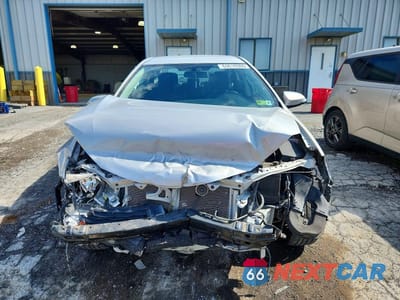 Piąte zdjęcie samochodu w środku: 2015 TOYOTA COROLLA S PLUS VIN:2T1BURHE8FC252921 - miniatura