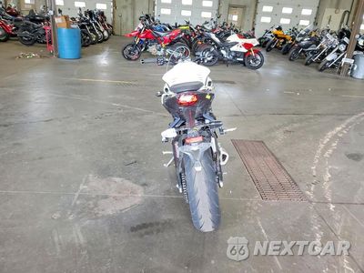 Czwarte zdjęcie samochodu z boku: 2024 TRIUMPH MOTORCYCLE STREET TRIPLE 765 R VIN:SMTA604S6RTBK6328 - miniatura
