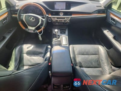 Zdjęcie 8 z 13 samochodu: 2013 LEXUS ES 300H VIN:JTHBW1GG5D2023332 - miniatura