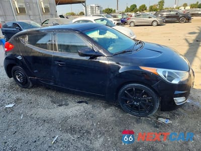 Czwarte zdjęcie samochodu z boku: 2013 HYUNDAI VELOSTER BASE VIN:KMHTC6AD5DU144436 - miniatura