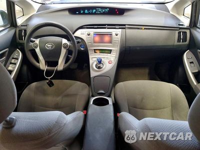 Zdjęcie 8 z 12 samochodu: 2014 TOYOTA PRIUS TWO VIN:JTDKN3DU2E0378207 - miniatura