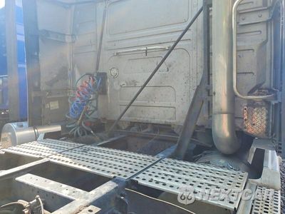 Zdjęcie 13 z 13 samochodu: 2011 VOLVO VNL SEMI TRUCK VIN:4V4NC9EJ5BN295142 - miniatura
