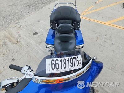 Piąte zdjęcie samochodu w środku: 2010 HARLEY-DAVIDSON FLHTK VIN:1HD1KEM17AB656702 - miniatura