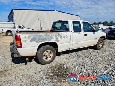 Trzecie zdjęcie samochodu z tyłu: 2002 CHEVROLET SILVERADO C1500 VIN:2GCEC19W421286565 - miniatura