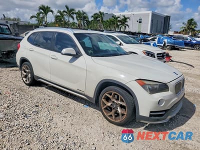 Czwarte zdjęcie samochodu z boku: 2015 BMW X1 XDRIVE28I VIN:WBAVL1C53FVY24884 - miniatura