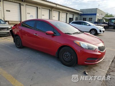 Czwarte zdjęcie samochodu z boku: 2016 KIA FORTE LX VIN:KNAFK4A66G5567211 - miniatura
