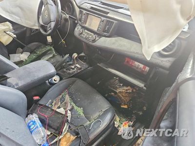 Zdjęcie 8 z 13 samochodu: 2017 TOYOTA RAV4 SE VIN:JTMNFREV4HJ118510 - miniatura