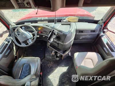 Zdjęcie 8 z 14 samochodu: 2022 VOLVO VNL SEMI TRUCK VIN:4V4NC9EH6NN289111 - miniatura