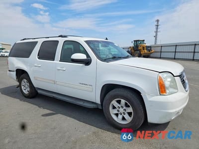 Czwarte zdjęcie samochodu z boku: 2014 GMC YUKON XL C1500 SLE VIN:1GKS1HE00ER184392 - miniatura