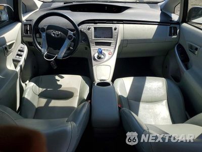 Zdjęcie 8 z 12 samochodu: 2012 TOYOTA PRIUS FOUR VIN:JTDKN3DU3C5497111 - miniatura
