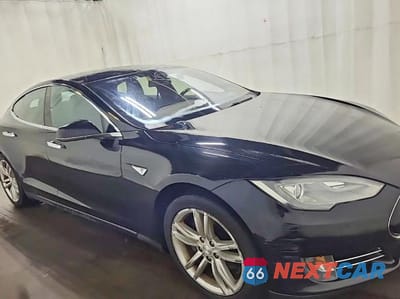 2015 TESLA MODEL S 85 5YJSA1H1XFFP78583 - główne zdjęcie licytacji z USA - miniatura