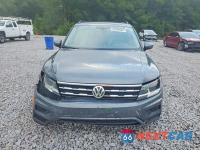 Piąte zdjęcie samochodu w środku: 2018 VOLKSWAGEN TIGUAN SE VIN:3VV3B7AX3JM169232 - miniatura