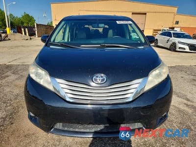 Piąte zdjęcie samochodu w środku: 2015 TOYOTA SIENNA XLE 8-PASSENGER VIN:5TDYK3DC8FS582650 - miniatura