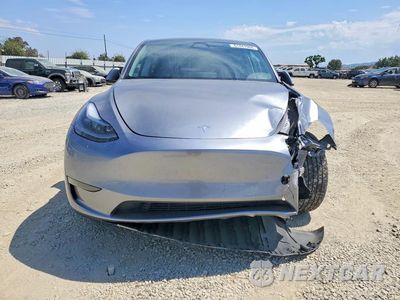 Piąte zdjęcie samochodu w środku: 2025 TESLA MODEL Y VIN:7SAYGDED1SF311932 - miniatura