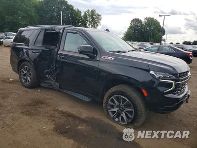 Czwarte zdjęcie samochodu z boku: 2022 CHEVROLET TAHOE K1500 Z71 VIN:1GNSKPKD3NR154787 - miniatura