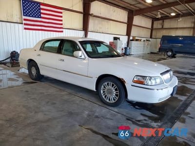 Czwarte zdjęcie samochodu z boku: 2011 LINCOLN TOWN CAR SIGNATURE LIMITED VIN:2LNBL8CVXBX761236 - miniatura