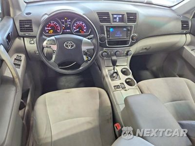 Zdjęcie 8 z 13 samochodu: 2013 TOYOTA HIGHLANDER BASE VIN:5TDBK3EH6DS247657 - miniatura