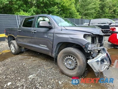 Czwarte zdjęcie samochodu z boku: 2019 TOYOTA TUNDRA SR5 VIN:5TFDY5F15KX836663 - miniatura