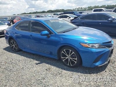 Czwarte zdjęcie samochodu z boku: 2020 TOYOTA CAMRY SE VIN:4T1G11AK3LU333139 - miniatura
