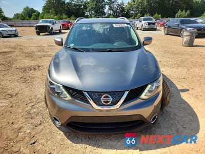 Piąte zdjęcie samochodu w środku: 2018 NISSAN ROGUE SPORT SV VIN:JN1BJ1CR0JW252550 - miniatura