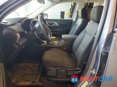 Zdjęcie 7 z 13 samochodu: 2021 CHEVROLET TRAVERSE LS VIN:1GNEVFKW3MJ110379 - miniatura