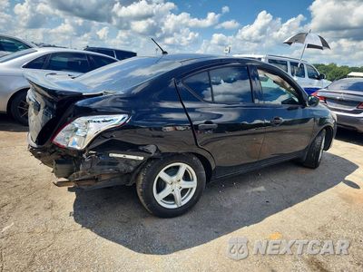 Trzecie zdjęcie samochodu z tyłu: 2018 NISSAN VERSA S VIN:3N1CN7AP9JL888208 - miniatura