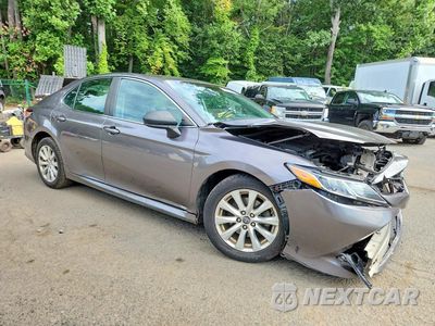 Czwarte zdjęcie samochodu z boku: 2018 TOYOTA CAMRY LE VIN:4T1B11HK1JU535054 - miniatura