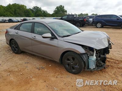 Czwarte zdjęcie samochodu z boku: 2022 HYUNDAI ELANTRA SEL VIN:KMHLM4AGXNU331670 - miniatura